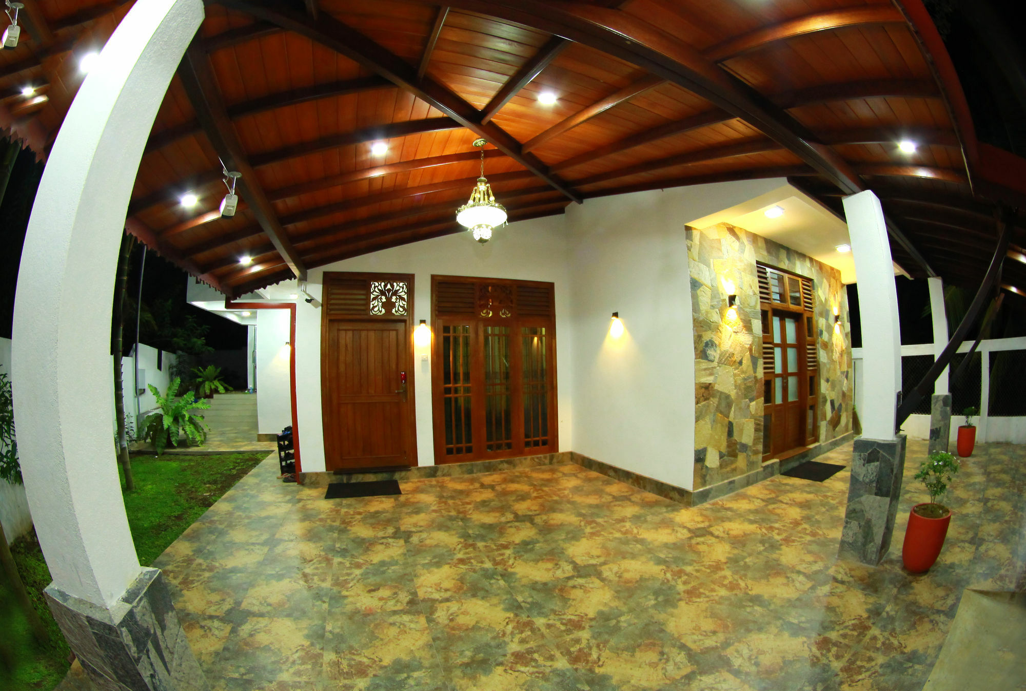Grand Residence Тангале Екстериор снимка